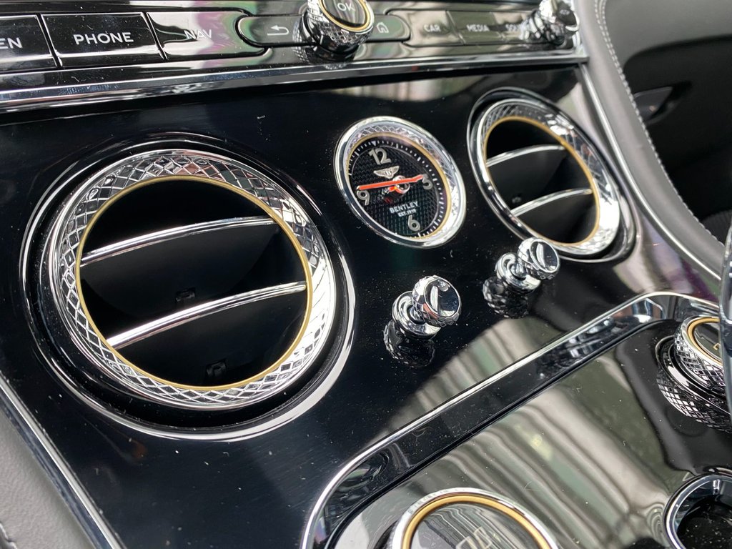 Distinctive Collection Bentley Aston Martin 2020
