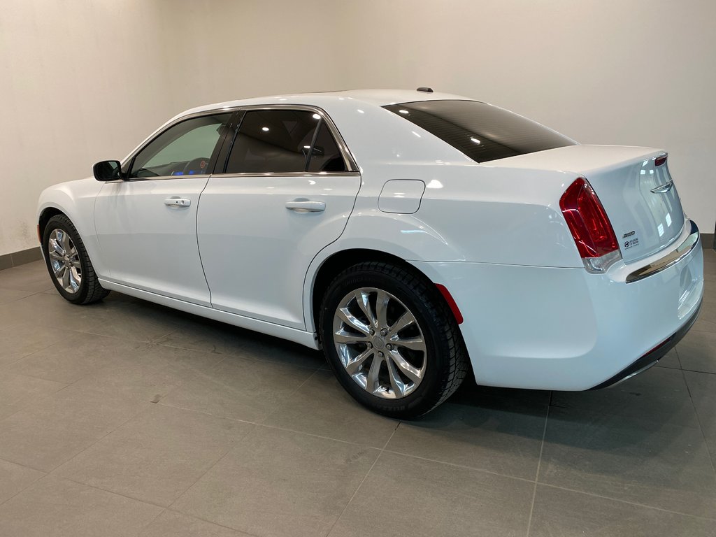 Hyundai of Regina 2015 Chrysler 300 Touring AWD Leather, Moonroof
