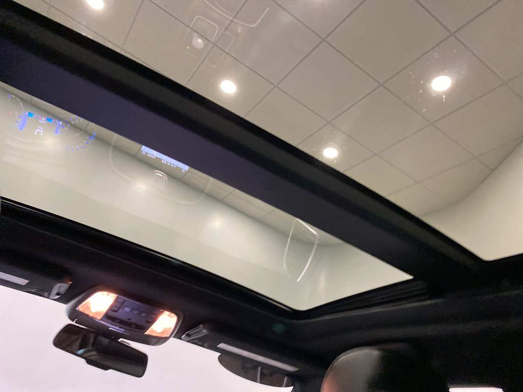 Hyundai of Regina 2015 Chrysler 300 C Platinum AWD Leather, Moonroof
