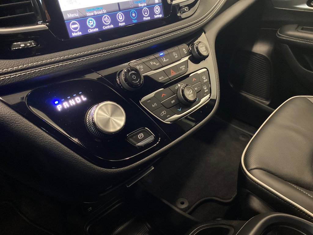 Triple Seven Chrysler 2019 Chrysler Pacifica LIMITED S Uconnect