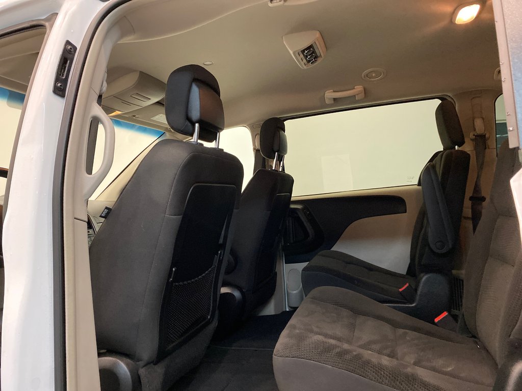 Triple Seven Chrysler 2017 Dodge Grand Caravan Crew Rear Air, Stow 'n
