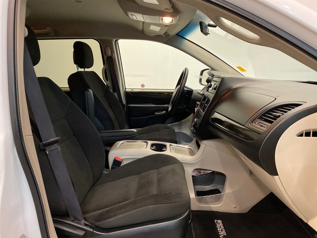 Triple Seven Chrysler 2017 Dodge Grand Caravan Crew Rear Air, Stow 'n