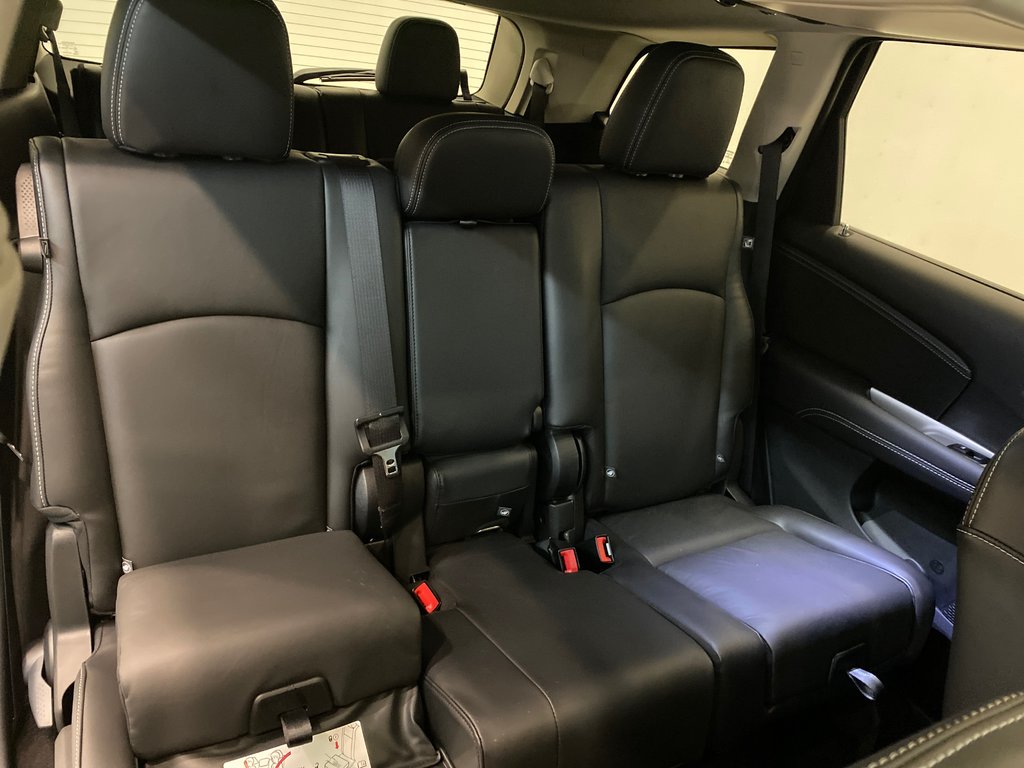 does dodge journey sxt have 3rd row seating