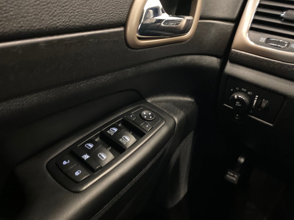 Dilawri Group of Companies 2015 Jeep Grand Cherokee 4x4 Laredo