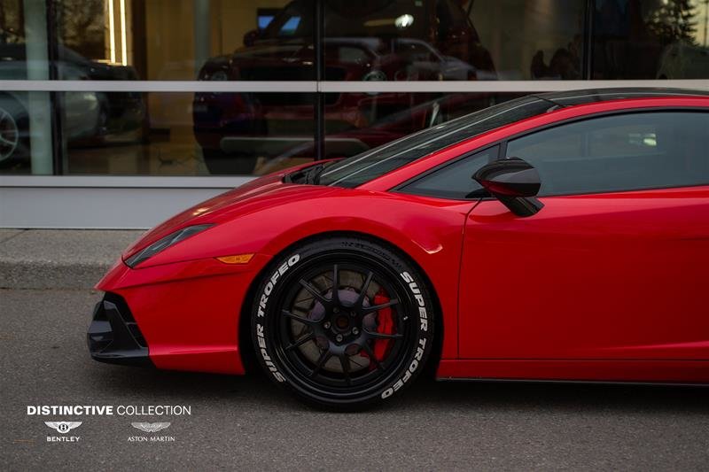 Distinctive Collection Bentley Aston Martin 2012