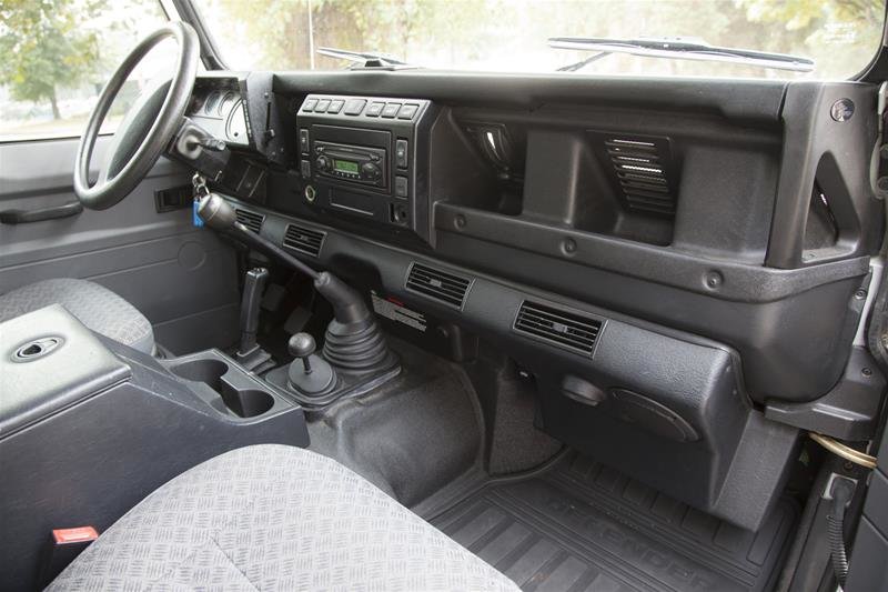 Jaguar Vancouver | 2003 Land Rover Defender 90 | #UM1722