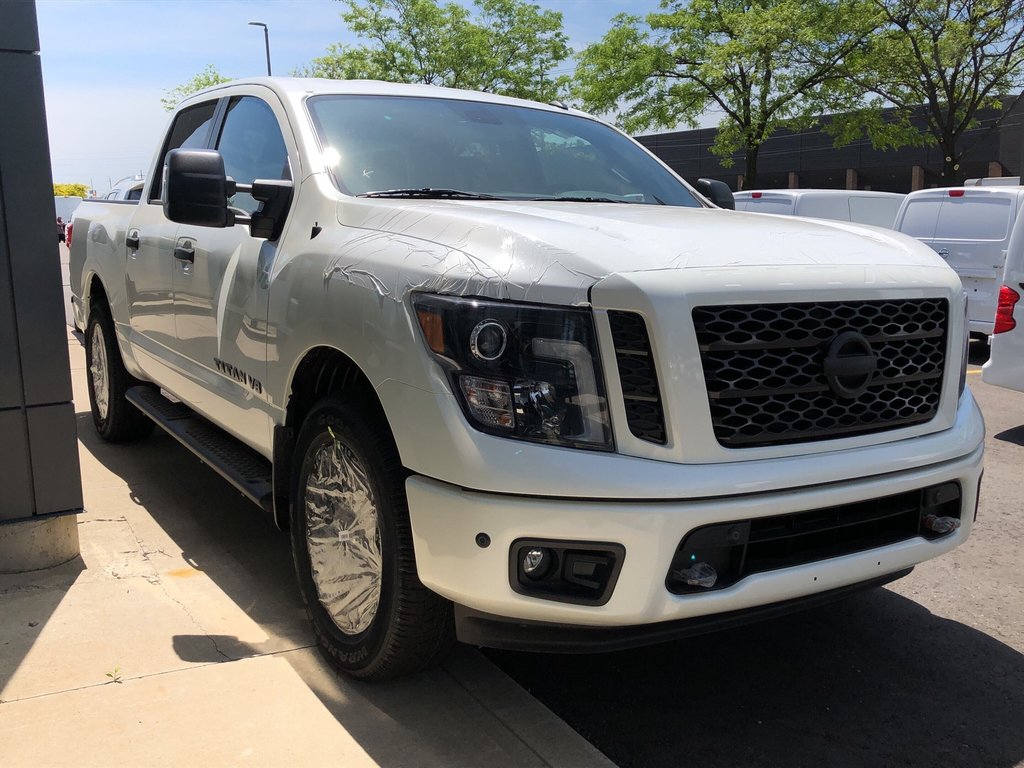 401 Dixie Nissan in Mississauga | 2019 Nissan Titan Crew Cab SV ...