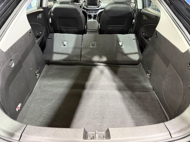 2019 Chevrolet Volt LT in Magog, Quebec - 11 - w1024h768px