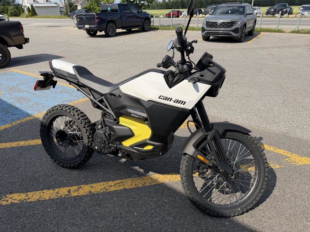 Can-Am ORIGIN Electrique  2025 à Charlemagne, Québec - 3 - w1024h768px