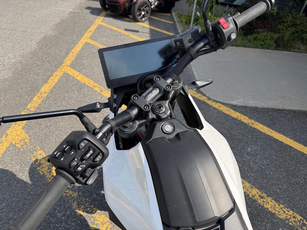 Can-Am ORIGIN Electrique  2025 à Charlemagne, Québec - 5 - w1024h768px