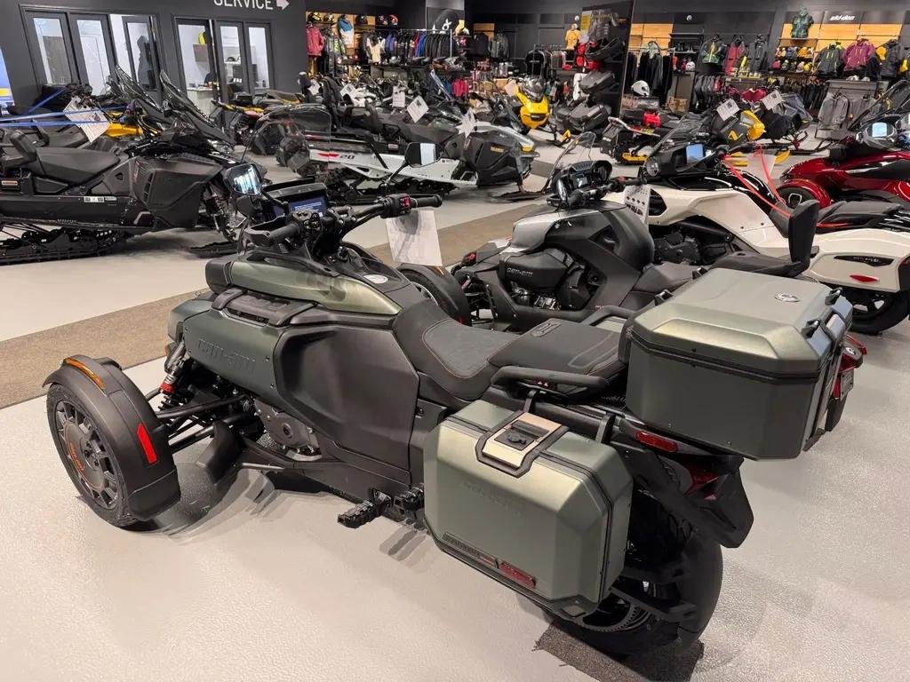 2026 Can-Am CANYON REDROCK Spyder in Charlemagne, Quebec - 5 - w1024h768px
