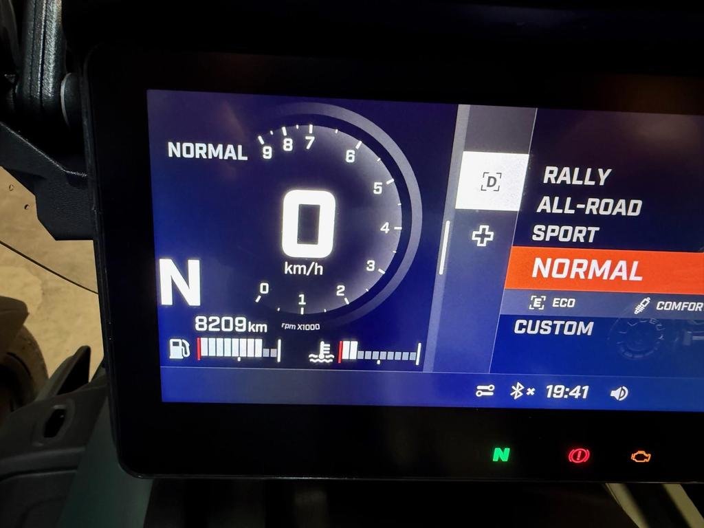 Can-Am CANYON REDROCK  2025 à Charlemagne, Québec - 8 - w1024h768px