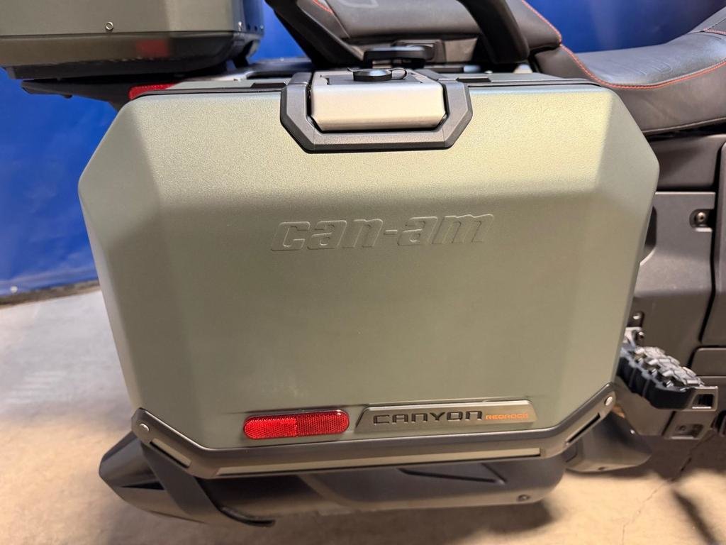 Can-Am CANYON REDROCK  2025 à Charlemagne, Québec - 7 - w1024h768px