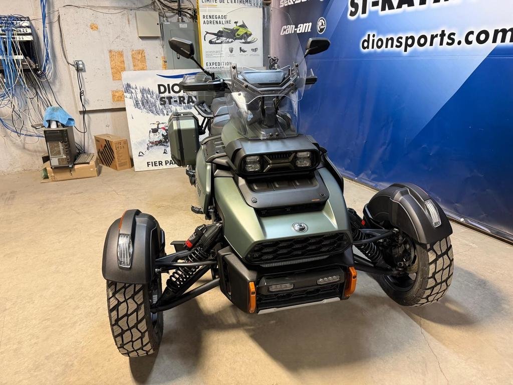 Can-Am CANYON REDROCK  2025 à Charlemagne, Québec - 3 - w1024h768px