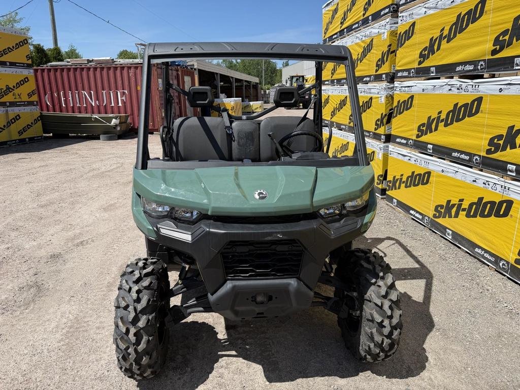 Can-Am DEFENDER 6X6 DPS HD10  2026 à Charlemagne, Québec - 4 - w1024h768px