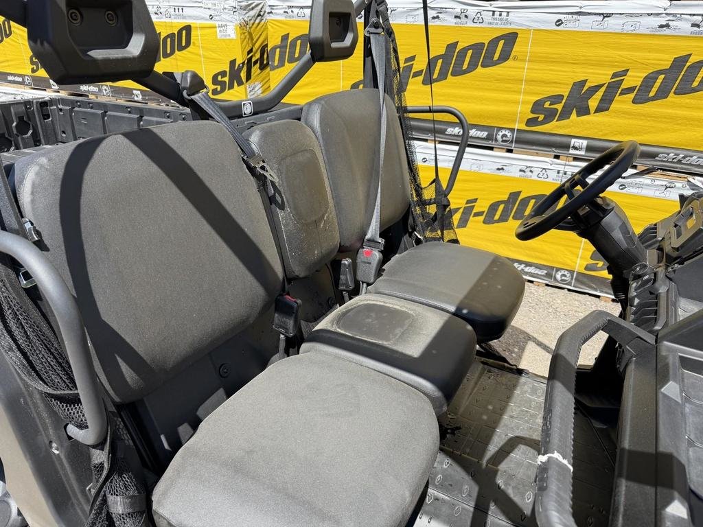 Can-Am DEFENDER 6X6 DPS HD10  2026 à Charlemagne, Québec - 5 - w1024h768px