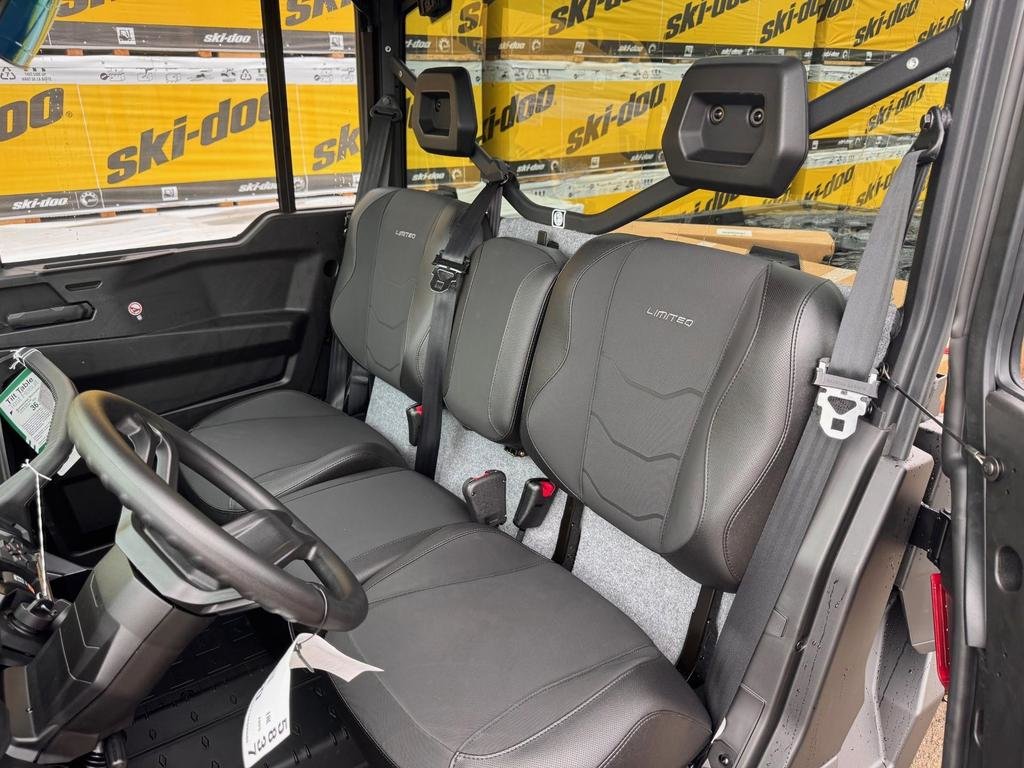 2025 Can-Am DEFENDER 6X6 LIMITED CAB in Charlemagne, Quebec - 7 - w1024h768px
