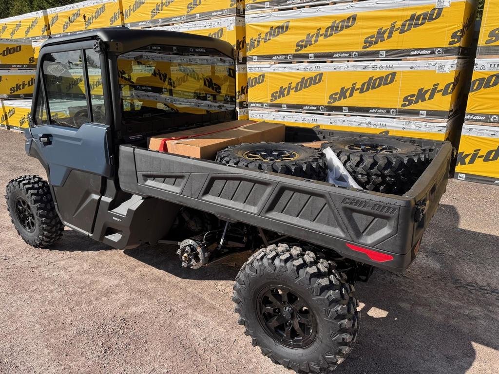 Can-Am DEFENDER 6X6 LIMITED CAB  2026 à Charlemagne, Québec - 2 - w1024h768px
