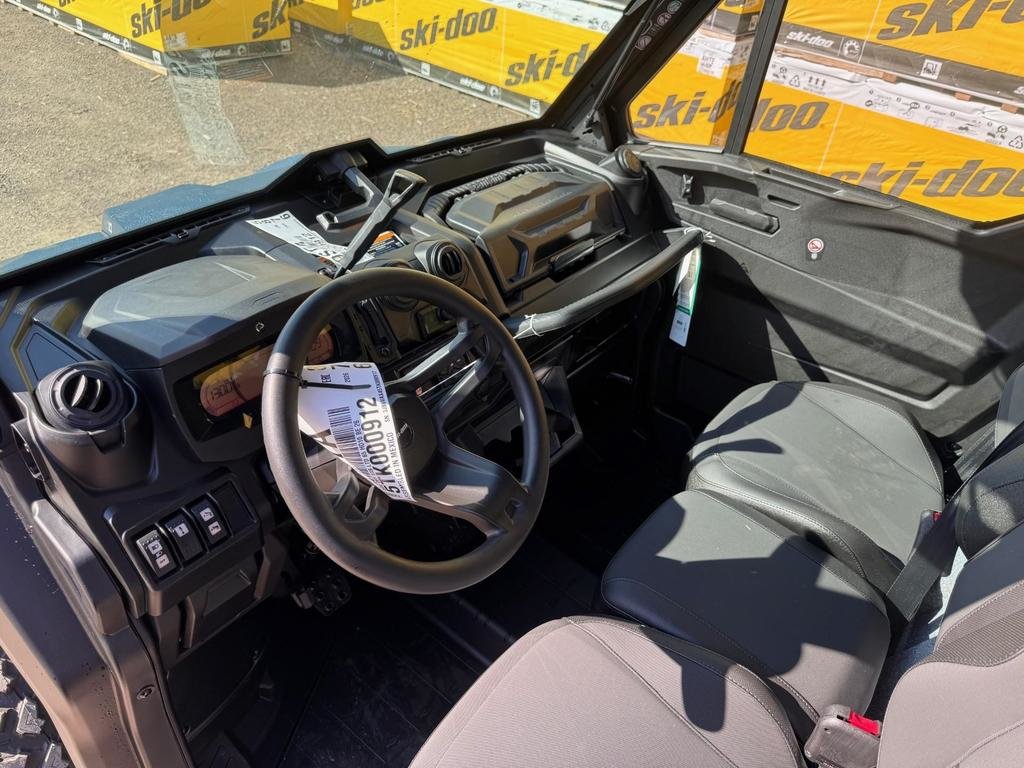 Can-Am DEFENDER 6X6 LIMITED CAB  2026 à Charlemagne, Québec - 7 - w1024h768px