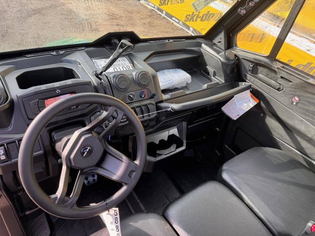 Can-Am DEFENDER DPS CAB HD9  2026 à Charlemagne, Québec - 7 - w1024h768px