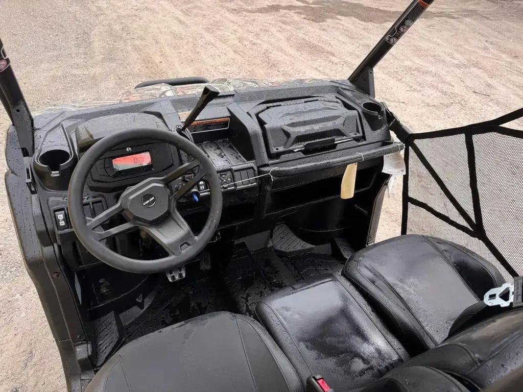 Can-Am DEFENDER HD9 XT  2026 à Charlemagne, Québec - 7 - w1024h768px