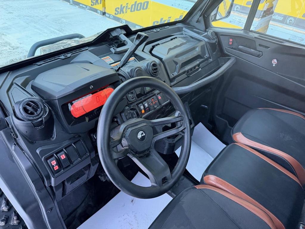 2024 Can-Am DEFENDER LIMITED CAB HD10 in Charlemagne, Quebec - 8 - w1024h768px