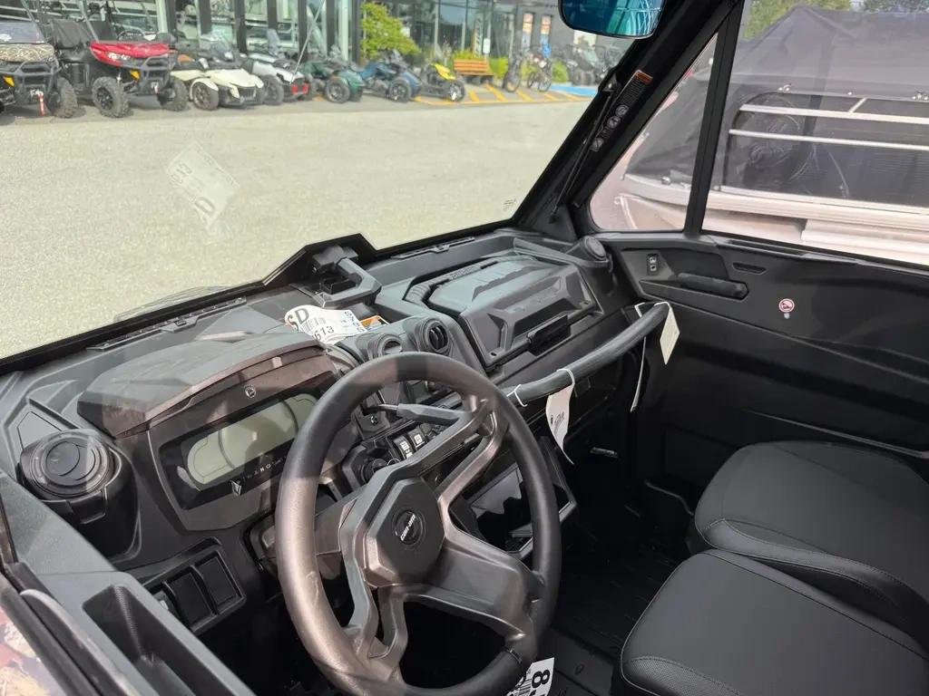 2025 Can-Am DEFENDER LIMITED CAB HD10 in Charlemagne, Quebec - 6 - w1024h768px
