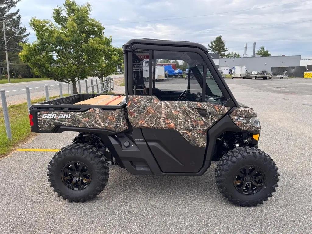 2025 Can-Am DEFENDER LIMITED CAB HD10 in Charlemagne, Quebec - 4 - w1024h768px