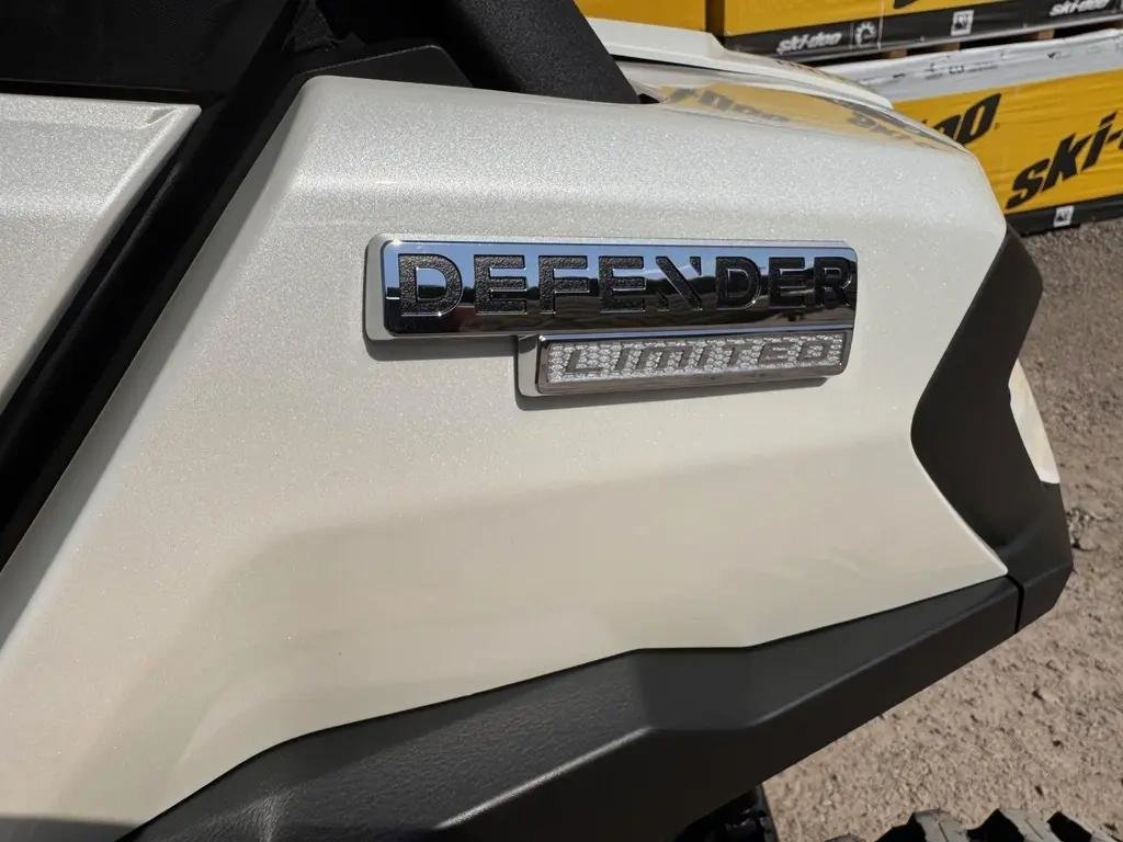 2026 Can-Am DEFENDER LIMITED CAB HD11 in Charlemagne, Quebec - 8 - w1024h768px