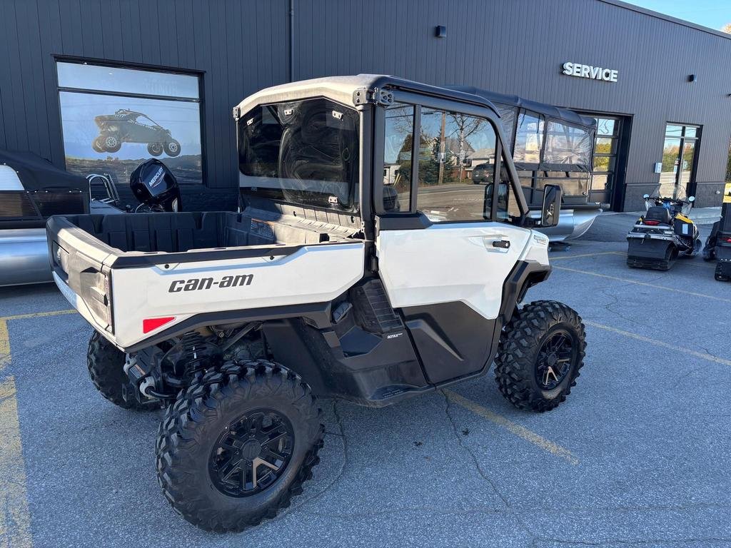 2026 Can-Am DEFENDER LIMITED CAB HD11 in Charlemagne, Quebec - 3 - w1024h768px
