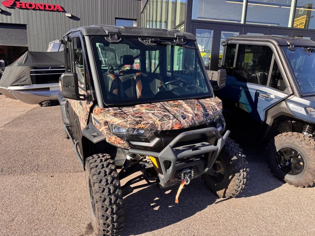 2024 Can-Am DEFENDER MAX LIMITED CAB in Charlemagne, Quebec - 5 - w1024h768px
