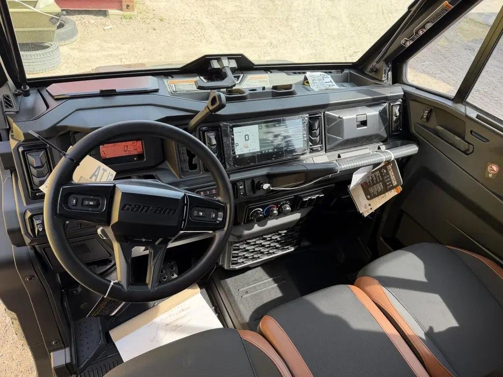 2026 Can-Am DEFENDER MAX LONE STAR CAB HD11 in Charlemagne, Quebec - 3 - w1024h768px