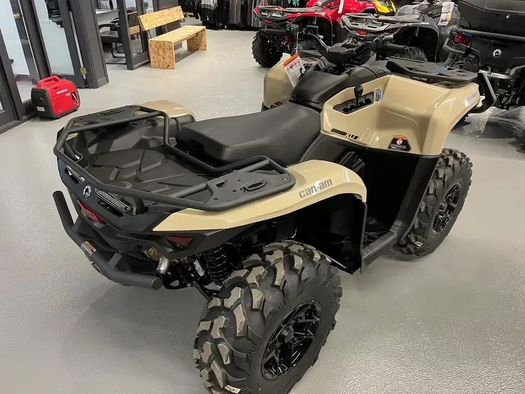 2025 Can-Am OUTLANDER 700 PRO XU HD7 in Charlemagne, Quebec - 4 - w1024h768px