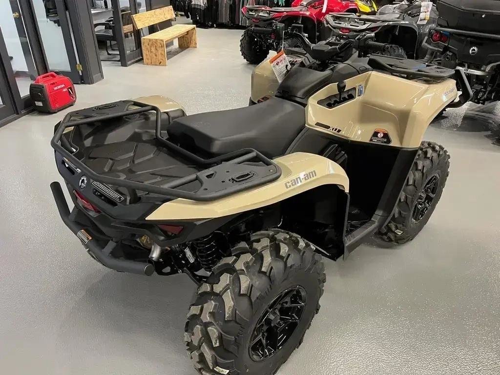 Can-Am OUTLANDER 700 PRO XU HD7  2026 à Charlemagne, Québec - 5 - w1024h768px