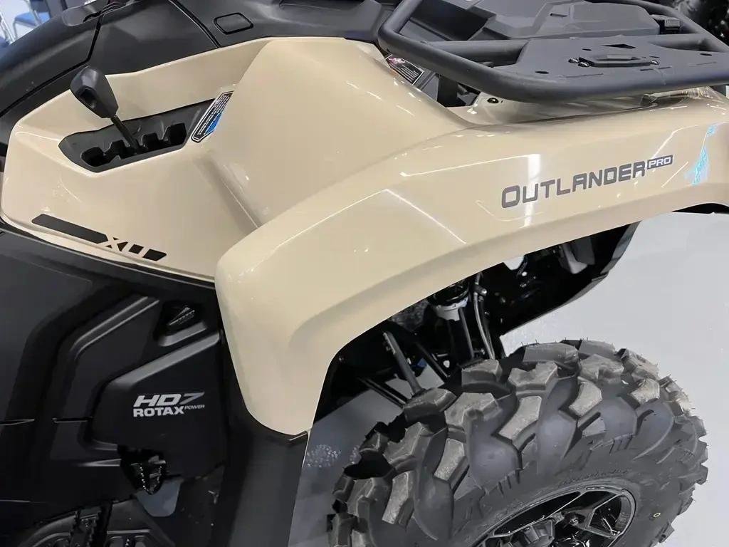 Can-Am OUTLANDER 700 PRO XU HD7  2026 à Charlemagne, Québec - 7 - w1024h768px