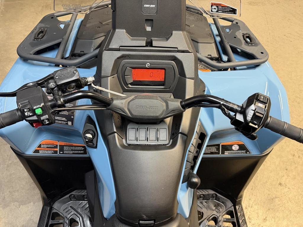 2024 Can-Am OUTLANDER 700 XT in Charlemagne, Quebec - 7 - w1024h768px