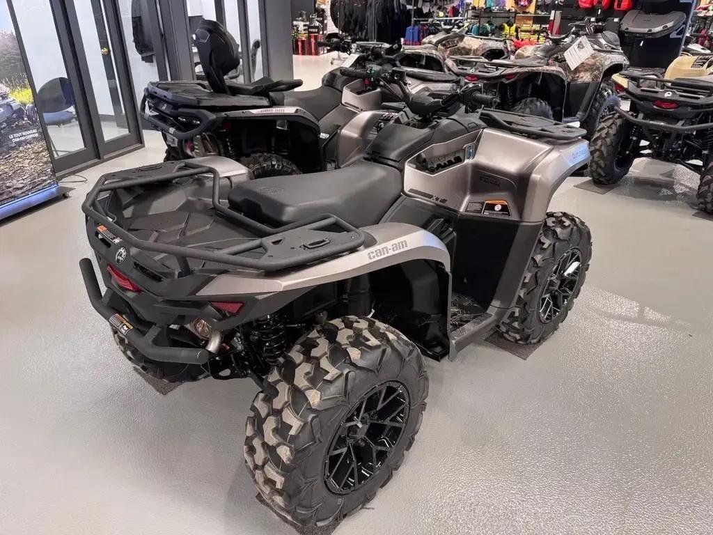 Can-Am OUTLANDER 700 XT  2026 à Charlemagne, Québec - 4 - w1024h768px
