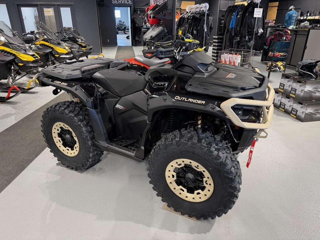 Can-Am OUTLANDER BACKCOUNTRY 1000R  2026 à Charlemagne, Québec - 1 - w1024h768px