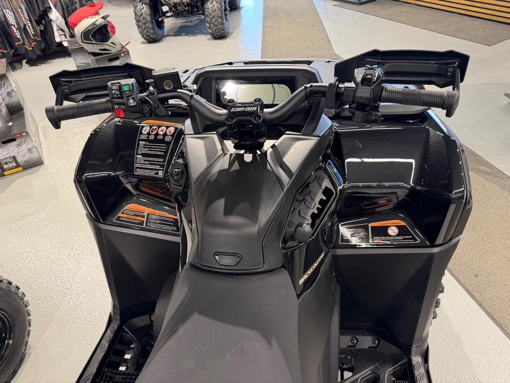 Can-Am OUTLANDER BACKCOUNTRY 1000R  2026 à Charlemagne, Québec - 5 - w1024h768px