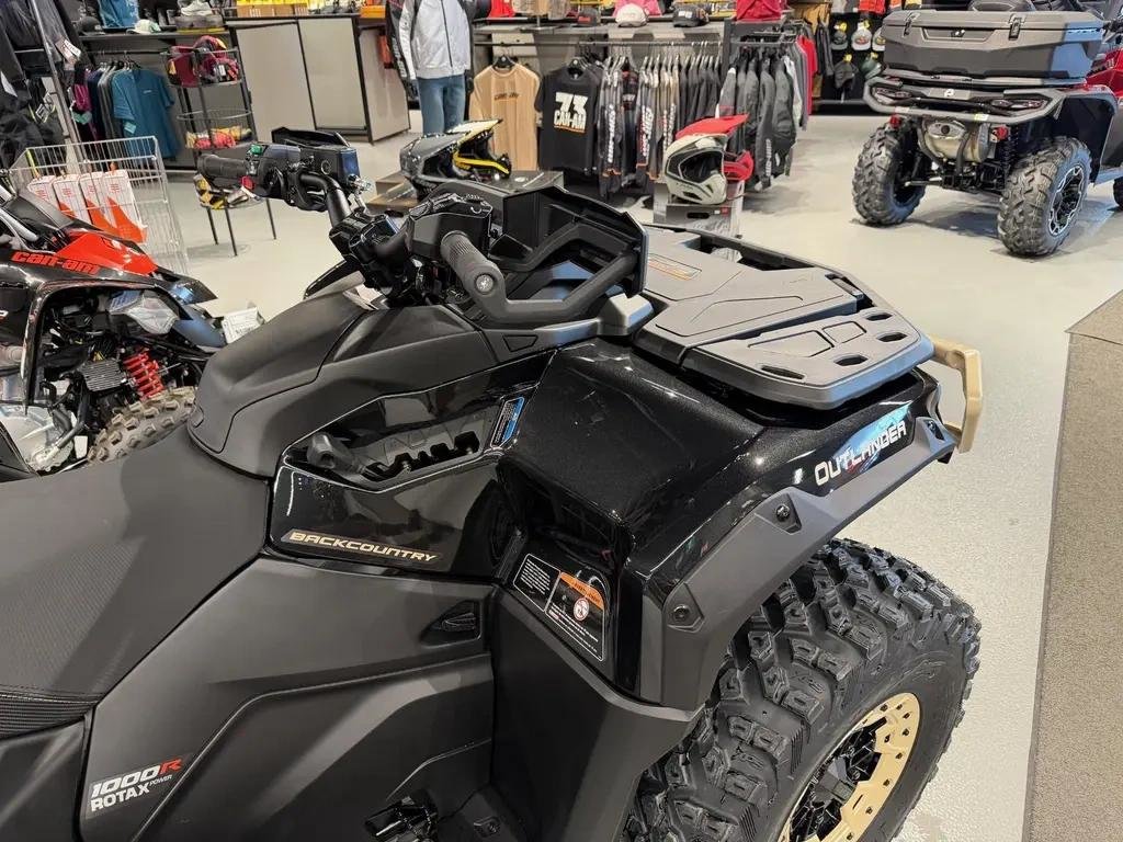 2026 Can-Am OUTLANDER BACKCOUNTRY 1000R in Charlemagne, Quebec - 2 - w1024h768px
