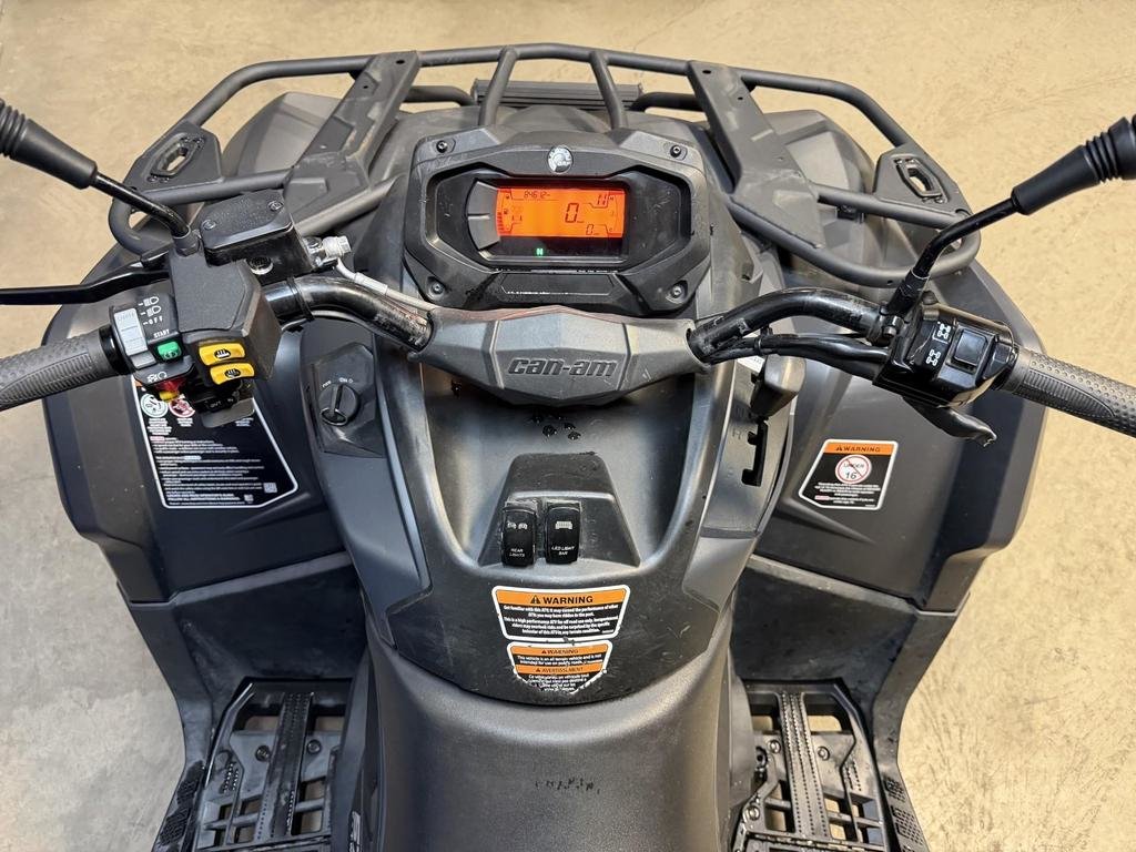 Can-Am OUTLANDER MAX 570 XT  2021 à Charlemagne, Québec - 7 - w1024h768px