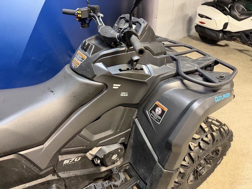 Can-Am OUTLANDER MAX 570 XT  2021 à Charlemagne, Québec - 4 - w1024h768px