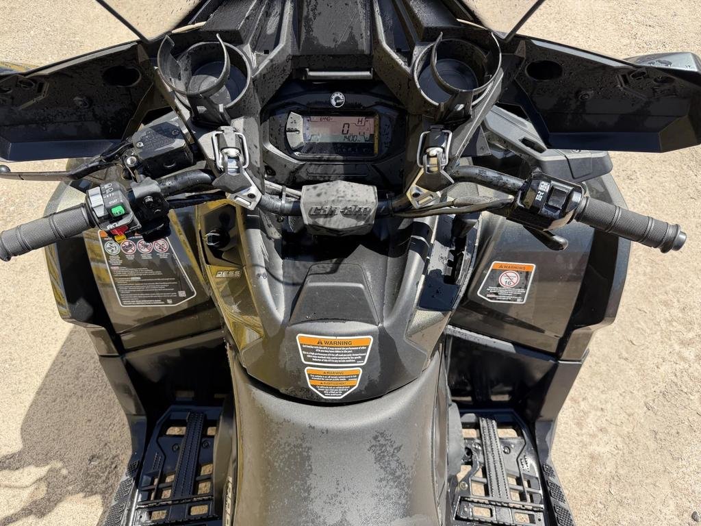 Can-Am OUTLANDER MAX 6X6 1000 XT  2025 à Charlemagne, Québec - 8 - w1024h768px