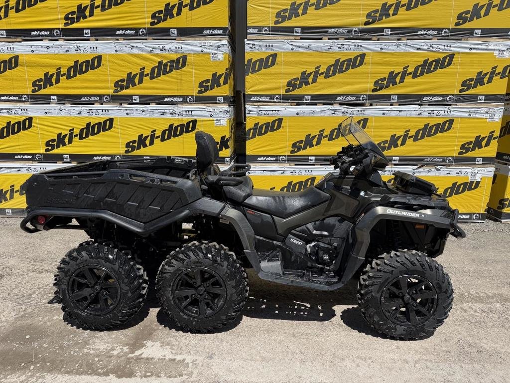 Can-Am OUTLANDER MAX 6X6 1000 XT  2025 à Charlemagne, Québec - 1 - w1024h768px