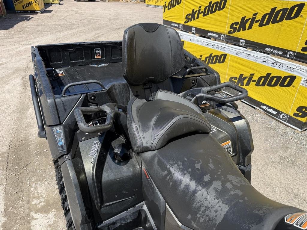Can-Am OUTLANDER MAX 6X6 1000 XT  2025 à Charlemagne, Québec - 5 - w1024h768px