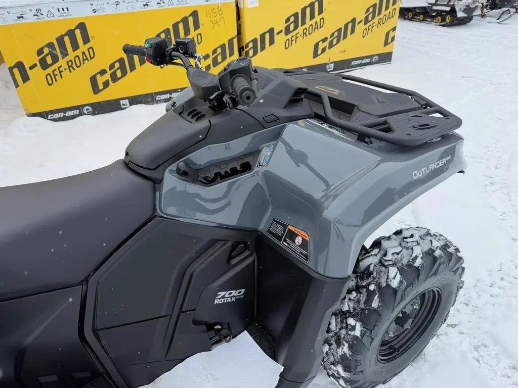 Can-Am OUTLANDER MAX 6X6 700 DPS  2026 à Charlemagne, Québec - 2 - w1024h768px