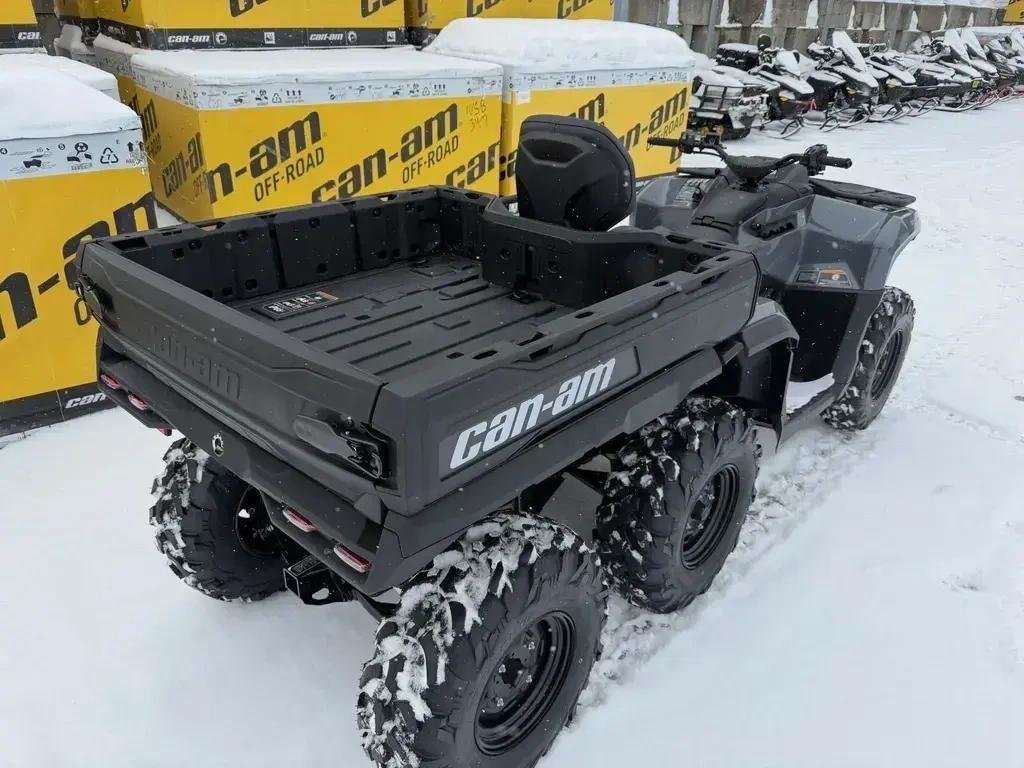 Can-Am OUTLANDER MAX 6X6 700 DPS  2026 à Charlemagne, Québec - 5 - w1024h768px