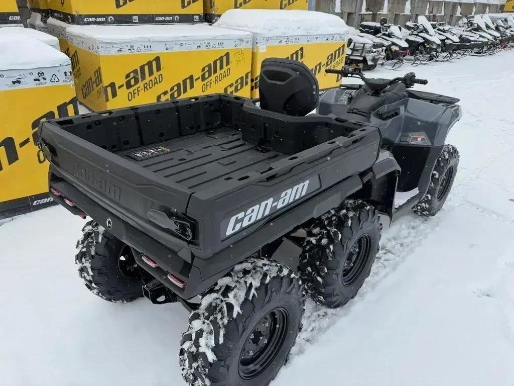 2026 Can-Am OUTLANDER MAX 6X6 700 DPS in Charlemagne, Quebec - 5 - w1024h768px