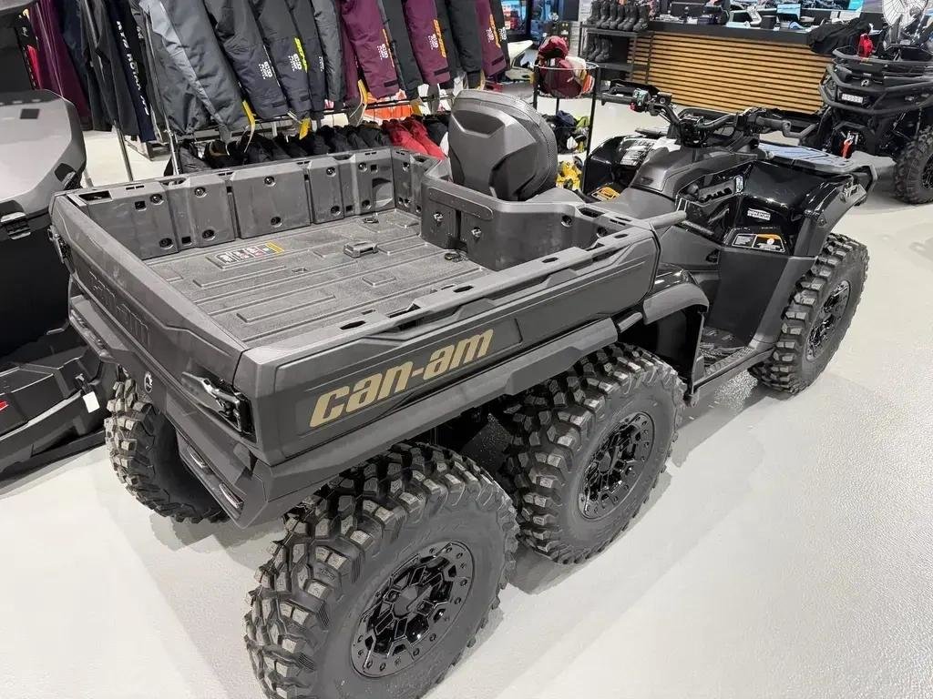 Can-Am OUTLANDER MAX 6X6 BACKCOUNTRY 1000R  2026 à Charlemagne, Québec - 3 - w1024h768px