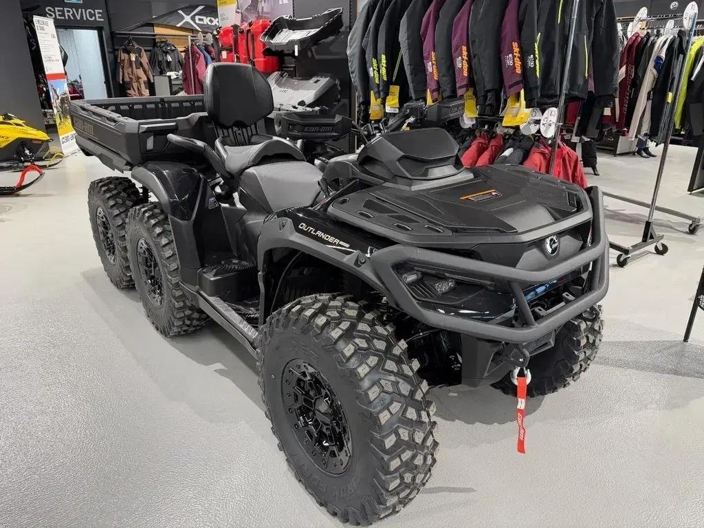Can-Am OUTLANDER MAX 6X6 BACKCOUNTRY 1000R  2026 à Charlemagne, Québec - 6 - w1024h768px